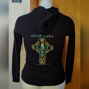 🍀 McKinnon’s Irish Pub Lightweight Hooded Long Sleeve — NWOT — Size Large 🍀